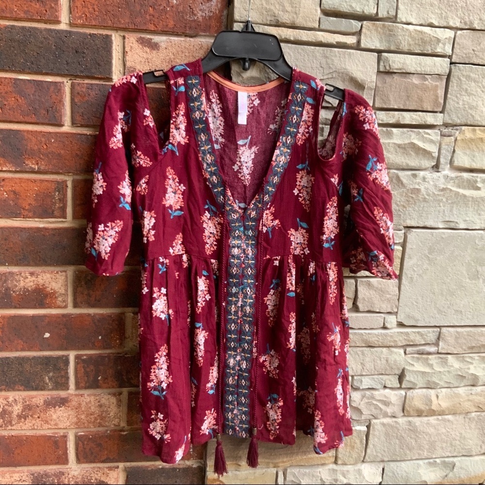 Xhilaration Burgundy Floral Cutout Shoulder Top Sm